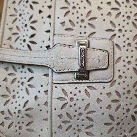 Coach Taylor Eyelet Carry-all - Picture 16 of 16